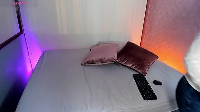 luna velvett  online show from 12/17/25, 11:16