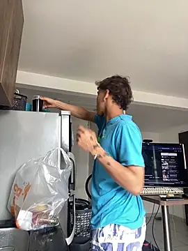 Snapshot of Jin_kougasaki chatting on 11/21/25, 04:38 Jin kougasaki online show from 11/21/25, 04:38