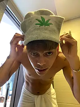 Snapshot of Jin_kougasaki chatting on 11/22/25, 12:37 Jin kougasaki online show from 11/22/25, 12:37