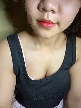 Snapshot of Sunset-yll chatting on 12/20/25, 08:21 Sunset-yll online show from 12/20/25, 08:21