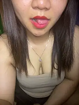 Snapshot of Sunset-yll chatting on 05/19/26, 01:33 Sunset-yll online show from 05/19/26, 01:33