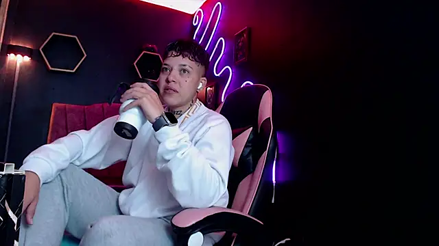 Sweet  heart   online show from 11/18/25, 03:16