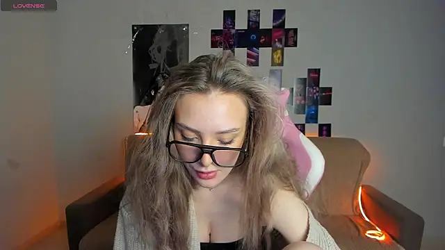 Suzie Q69 online show from 11/22/25, 08:02