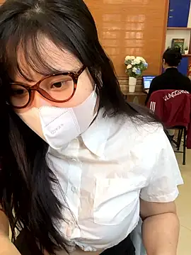 Snapshot of hide_from_colleagues chatting on 01/09/26, 04:15 hide from colleagues online show from 01/09/26, 04:15