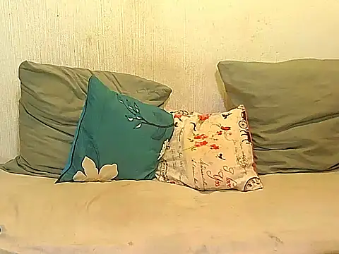 BrunetteNaomi8 online show from 04/02/26, 10:40