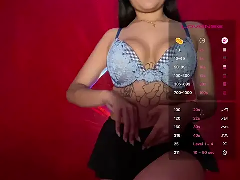 Snapshot of reinaass chatting on 05/17/26, 05:27 reinaass online show from 05/17/26, 05:27