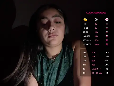 Snapshot of reinaass chatting on 05/22/26, 04:52 reinaass online show from 05/22/26, 04:52