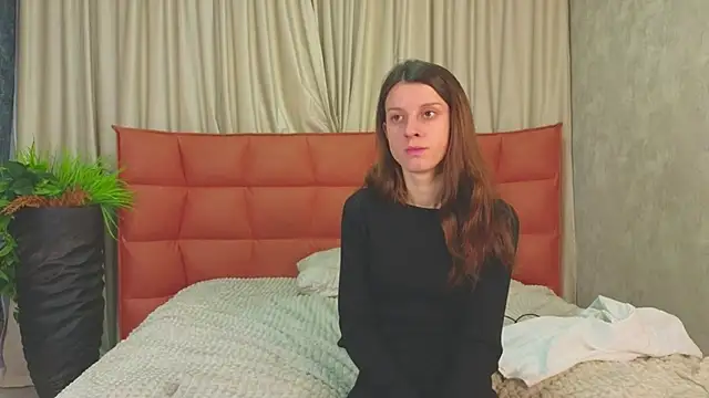 Snapshot of VelvetNyxen chatting on 12/18/25, 02:45 VelvetNyxen online show from 12/18/25, 02:45