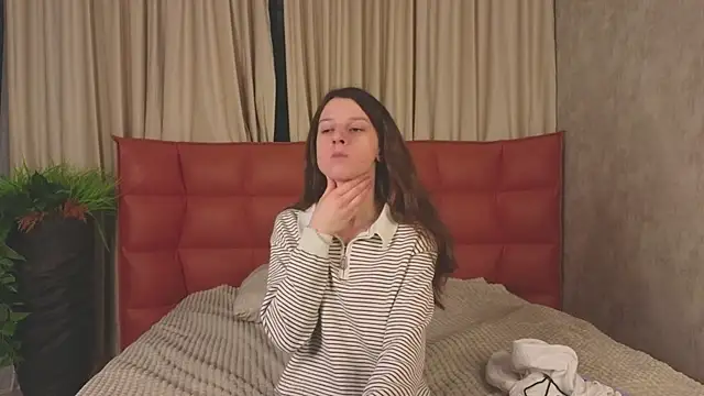 Snapshot of VelvetNyxen chatting on 01/09/26, 03:26 VelvetNyxen online show from 01/09/26, 03:26