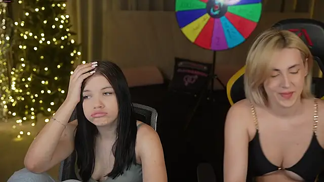 Snapshot of Kara_cat chatting on 12/21/25, 03:19 Kara cat online show from 12/21/25, 03:19