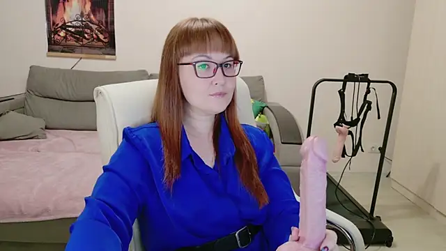 Snapshot of Foxy-lady chatting on 10/15/25, 06:57 Foxy-lady online show from 10/15/25, 06:57