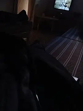 Snapshot of ouchenshadow2975 chatting on 11/18/25, 04:00 ouchenshadow2975 online show from 11/18/25, 04:00