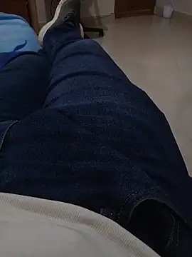 Snapshot of ouchenshadow2975 chatting on 11/22/25, 01:10 ouchenshadow2975 online show from 11/22/25, 01:10