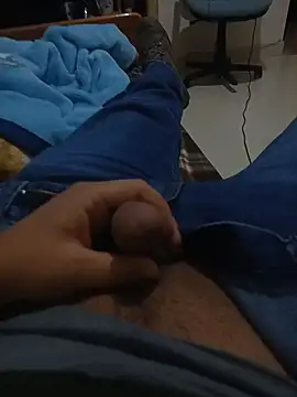 Snapshot of ouchenshadow2975 chatting on 11/24/25, 08:41 ouchenshadow2975 online show from 11/24/25, 08:41