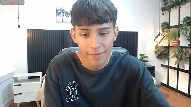 Snapshot of DraxBlade09 chatting on 12/18/25, 08:04 DraxBlade09 online show from 12/18/25, 08:04