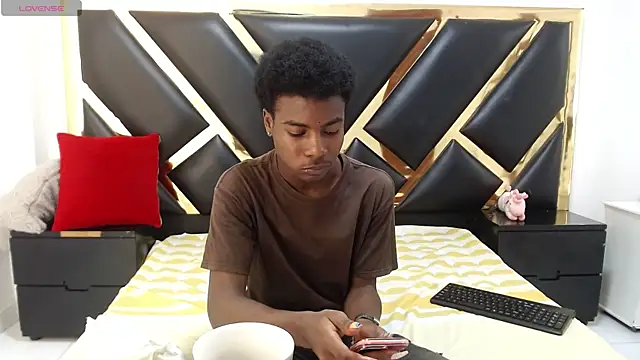NoahJhonson69 online show from 05/07/26, 11:37