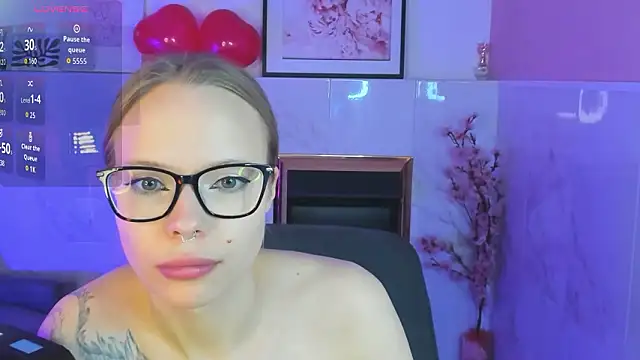 lucy loy online show from 02/08/26, 03:32