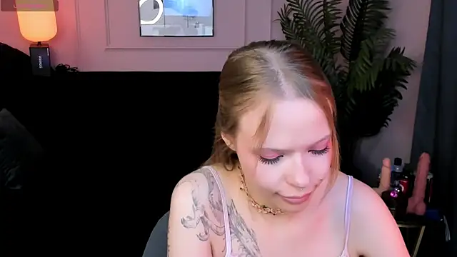 lucy loy online show from 05/01/26, 08:52