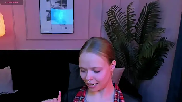 lucy loy online show from 05/12/26, 01:08