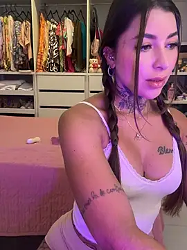 thauanydemontie online show from 05/26/26, 05:53