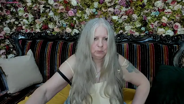 Snapshot of mariabelladonna chatting on 06/19/26, 06:34 mariabelladonna online show from 06/19/26, 06:34