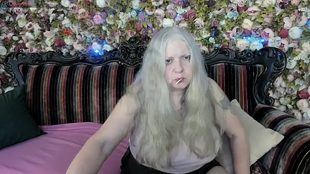 Snapshot of mariabelladonna chatting on 07/15/26, 10:26 mariabelladonna online show from 07/15/26, 10:26
