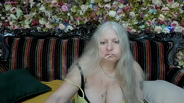 Snapshot of mariabelladonna chatting on 07/19/26, 04:22 mariabelladonna online show from 07/19/26, 04:22