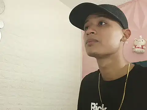 willytal2025 online show from 12/22/25, 02:03