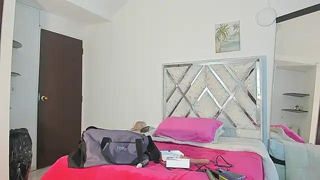 Valentinhaa online show from 12/04/25, 12:25