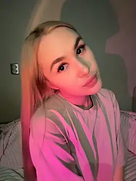 Snapshot of Miss_Alisse chatting on 11/28/25, 05:26 Miss Alisse online show from 11/28/25, 05:26