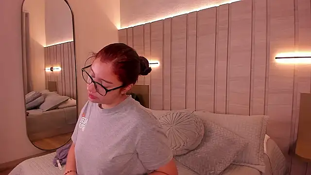 Snapshot of Zoe_Mendez chatting on 02/10/26, 11:36 Zoe Mendez online show from 02/10/26, 11:36