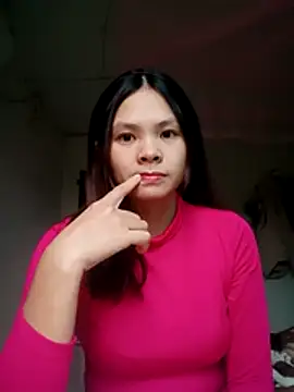 quynhquynh  online show from 12/16/25, 01:32