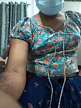 Snapshot of Littlehardon chatting on 12/18/25, 01:50 Littlehardon online show from 12/18/25, 01:50