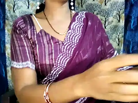 Snapshot of Sassy_Shanvi chatting on 12/17/25, 11:33 Sassy Shanvi online show from 12/17/25, 11:33