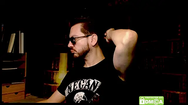 Snapshot of justshutupandwatch chatting on 12/17/25, 09:21 justshutupandwatch online show from 12/17/25, 09:21