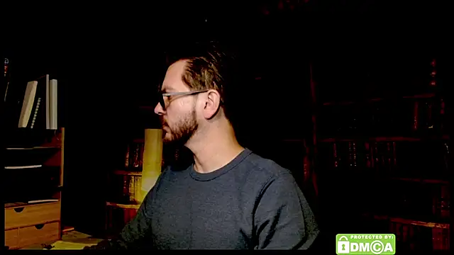 Snapshot of justshutupandwatch chatting on 12/18/25, 09:48 justshutupandwatch online show from 12/18/25, 09:48