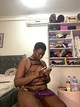 Snapshot of Thickbrat75 chatting on 12/19/25, 12:17 Thickbrat75 online show from 12/19/25, 12:17