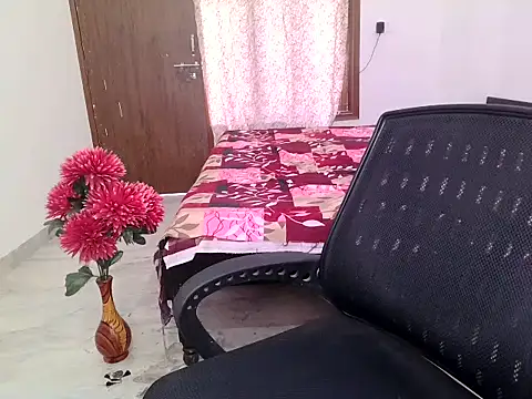 Snapshot of shivani_sharma_2 chatting on 11/23/25, 08:03 shivani sharma 2 online show from 11/23/25, 08:03