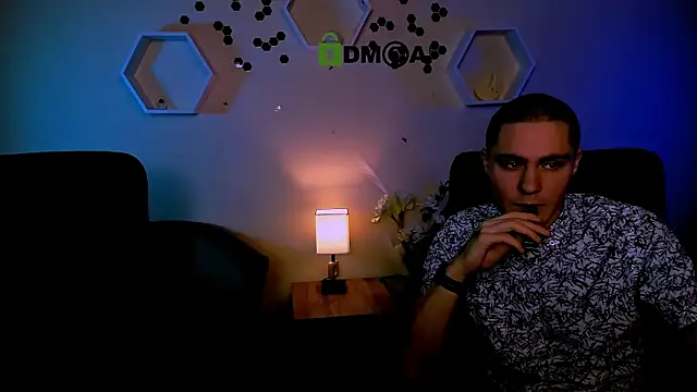 Snapshot of fred_strong chatting on 11/21/25, 03:33 fred strong online show from 11/21/25, 03:33