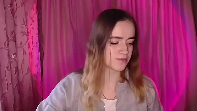 Illa May online show from 12/19/25, 08:21