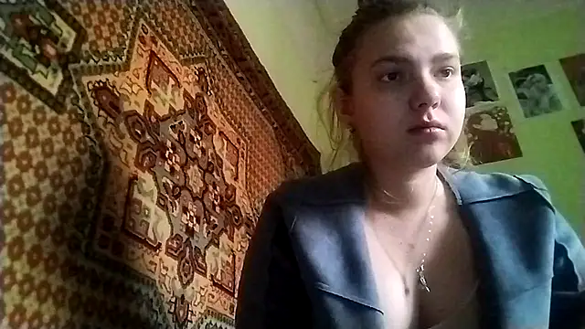 Snapshot of KikiBang chatting on 12/01/25, 08:19 KikiBang online show from 12/01/25, 08:19