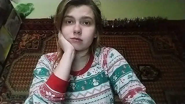 Snapshot of KikiBang chatting on 12/20/25, 08:43 KikiBang online show from 12/20/25, 08:43