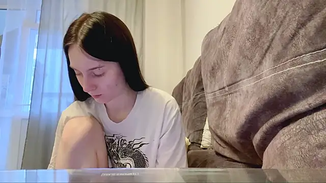 Snapshot of CyberAIice chatting on 11/30/25, 06:28 CyberAIice online show from 11/30/25, 06:28