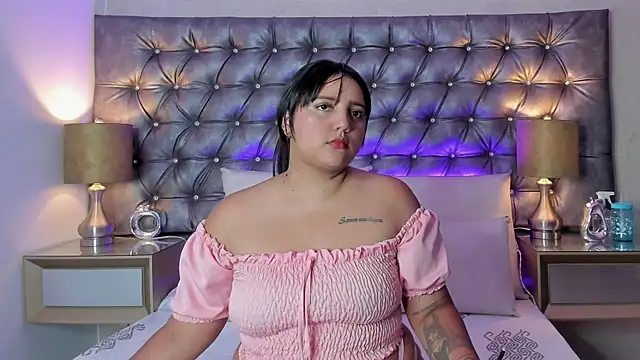 AlinaVega  online show from 11/24/25, 11:04