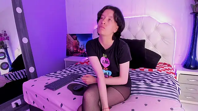 CoralAndOcean  online show from 11/26/25, 01:01