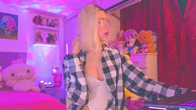 MadamBarbiee online show from 11/28/25, 11:07