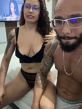 Snapshot of CasalBris4 chatting on 12/19/25, 12:28 CasalBris4 online show from 12/19/25, 12:28