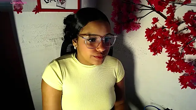 Snapshot of chleo_rosse chatting on 07/09/26, 03:05 chleo rosse online show from 07/09/26, 03:05