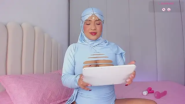 Amira-Zahra online show from 02/28/26, 09:32