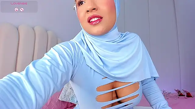 Amira-Zahra online show from 06/12/26, 10:41